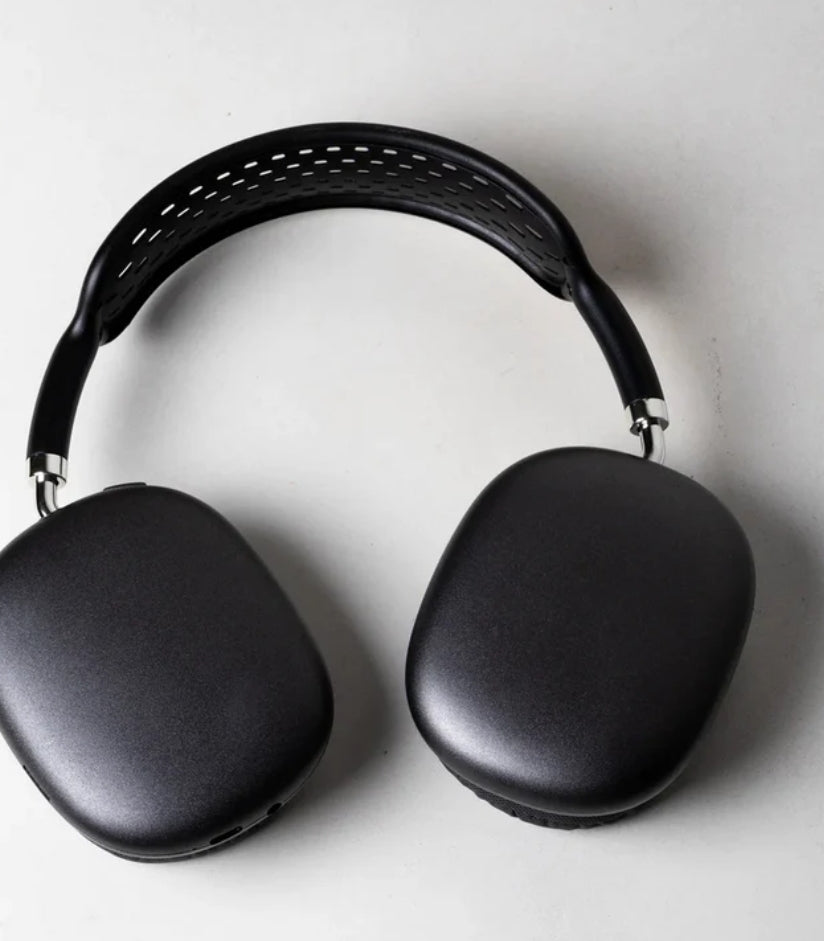 AerPods Pro Max Black Edition