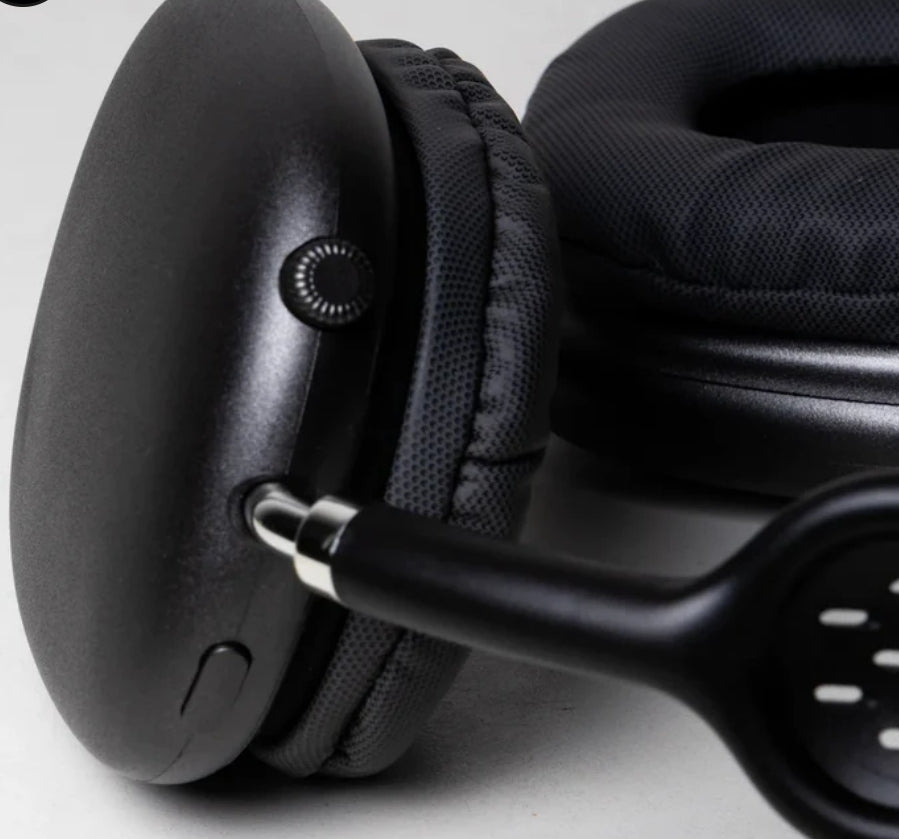 AerPods Pro Max Black Edition