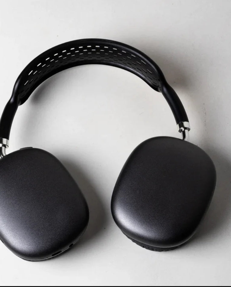 AerPods Pro Max Black Edition